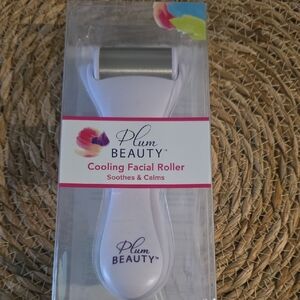 Cooling Facial Roller - White and Silver